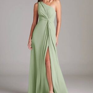 SOLD ON DEPOP Elegant One-Shoulder Green Dress